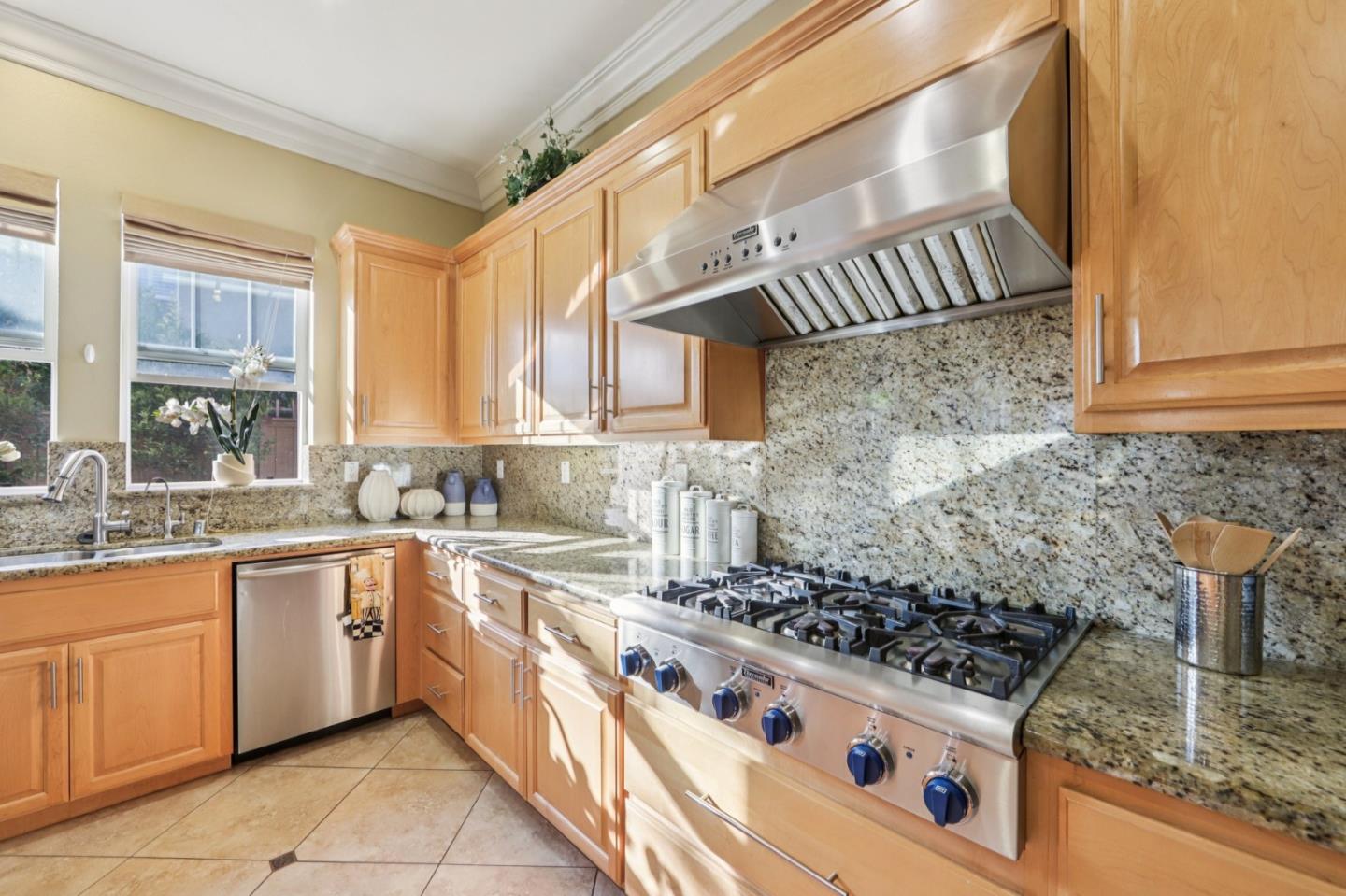 Detail Gallery Image 17 of 80 For 4511 Martin St, Union City,  CA 94587 - 5 Beds | 4 Baths