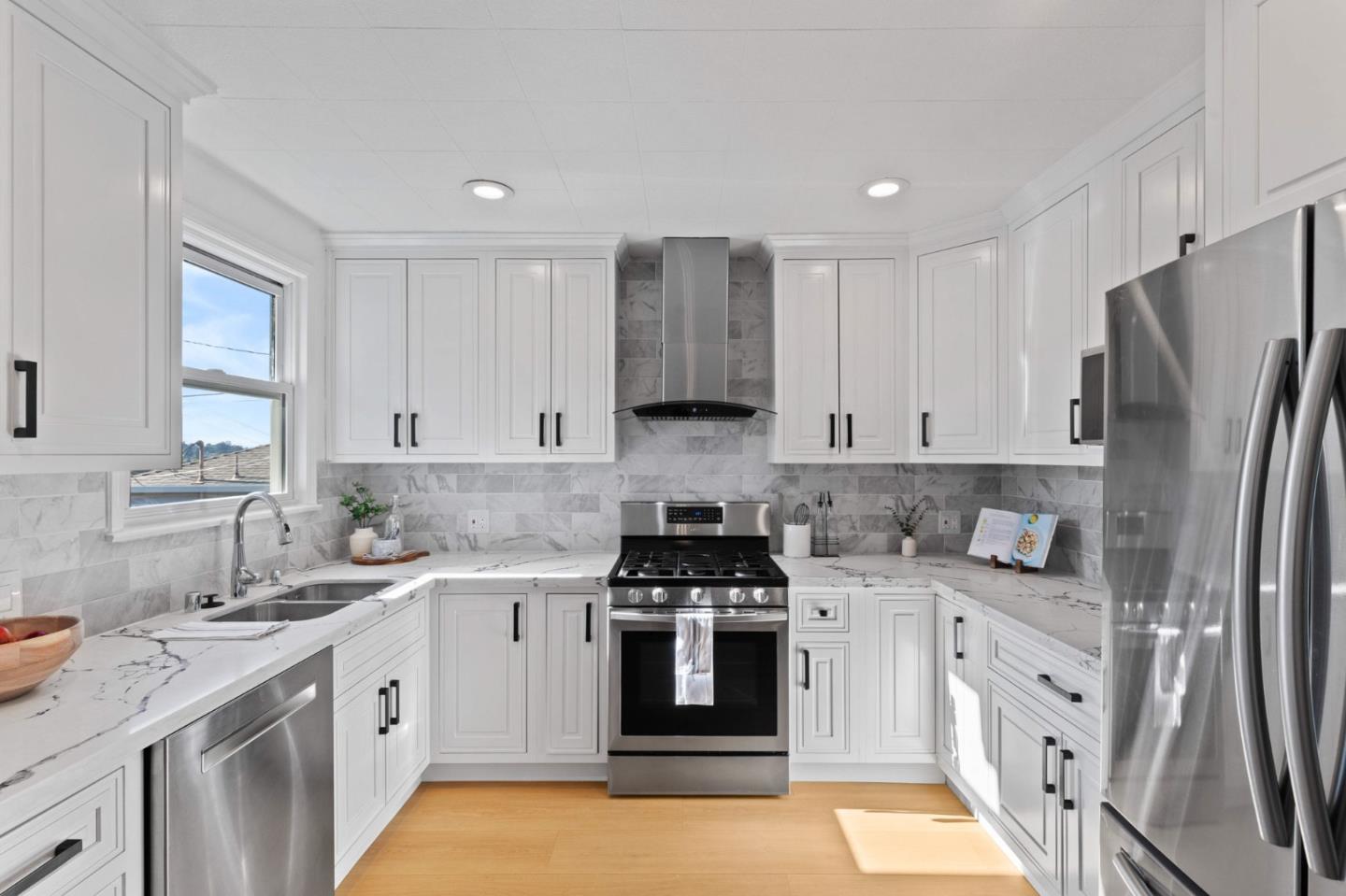 Detail Gallery Image 13 of 33 For 3806 Kenwood Ave, San Mateo,  CA 94403 - 4 Beds | 2 Baths