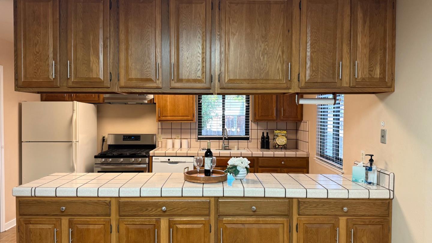 Detail Gallery Image 10 of 22 For 18612 Bucknall Rd, Saratoga,  CA 95070 - 4 Beds | 2 Baths