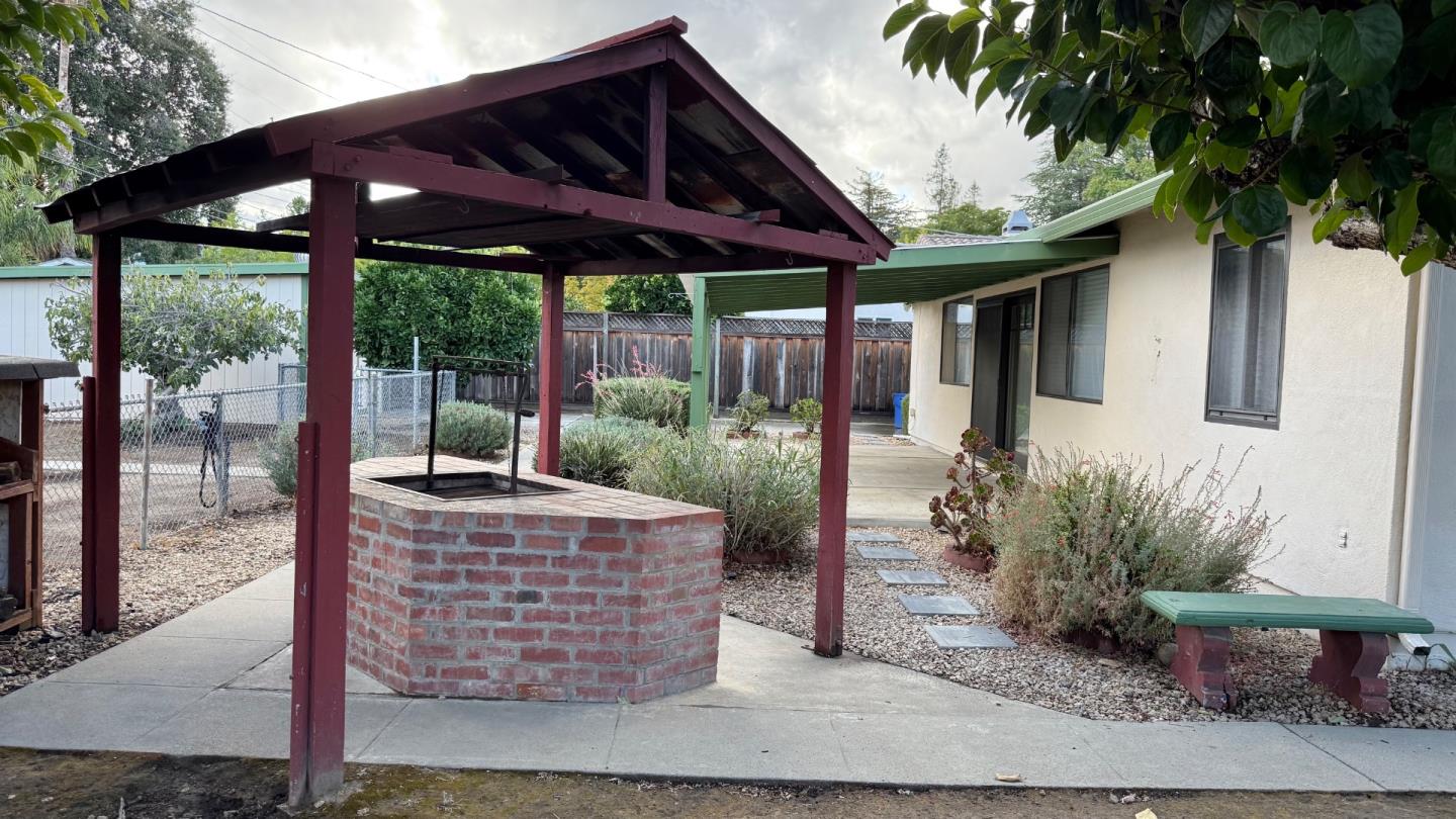 Detail Gallery Image 21 of 22 For 18612 Bucknall Rd, Saratoga,  CA 95070 - 4 Beds | 2 Baths