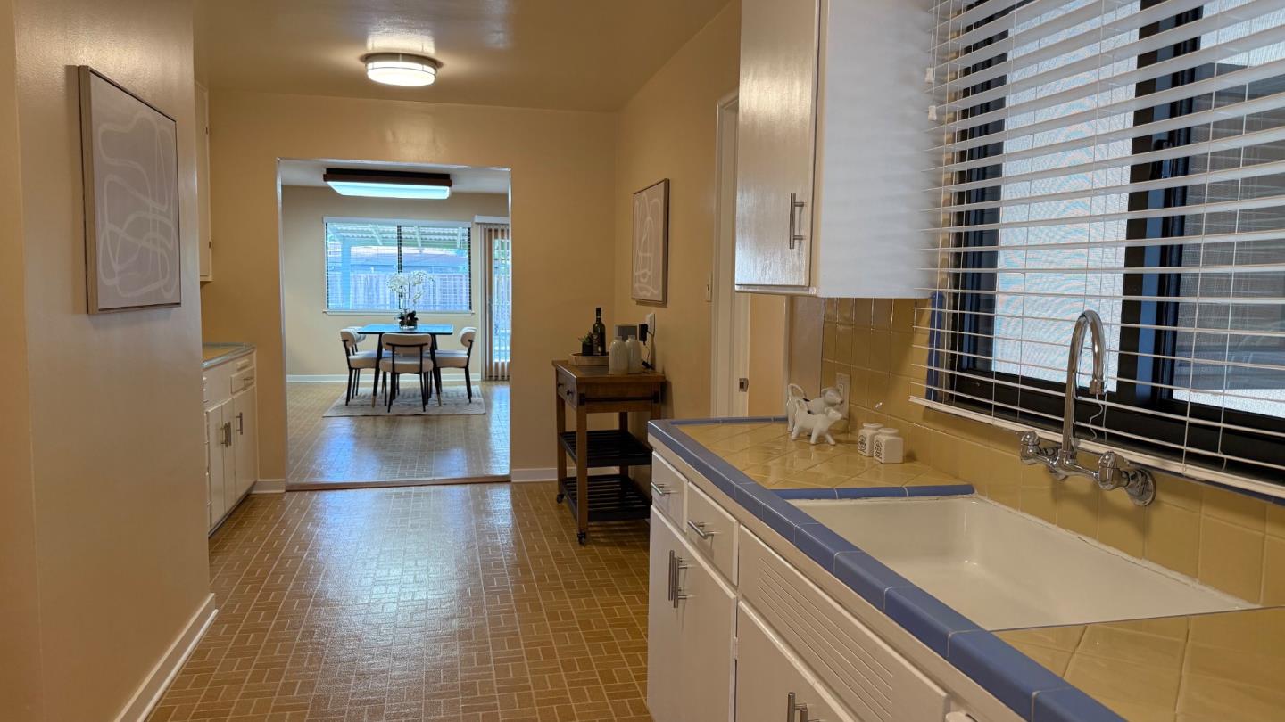 Detail Gallery Image 5 of 22 For 18612 Bucknall Rd, Saratoga,  CA 95070 - 4 Beds | 2 Baths