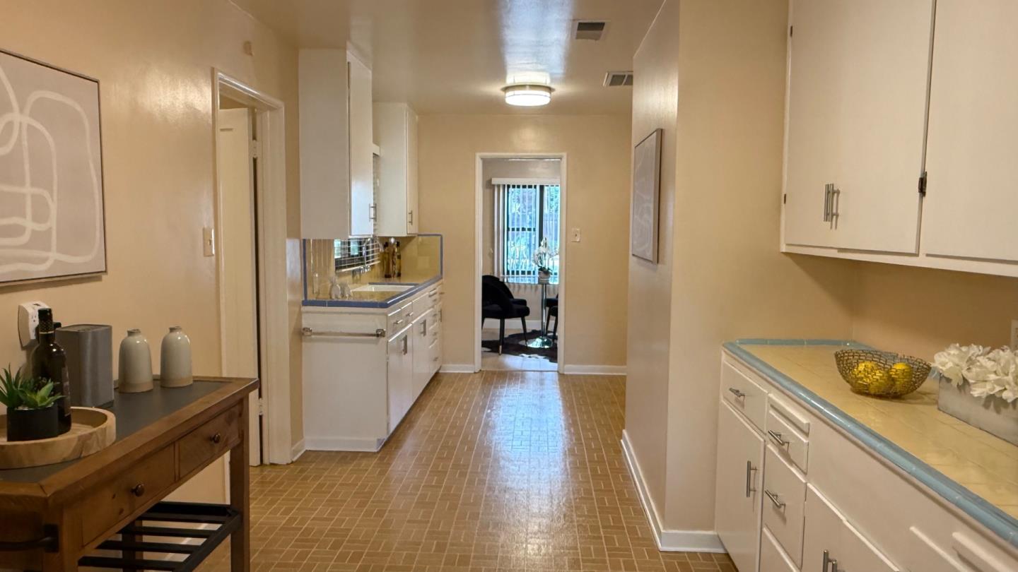 Detail Gallery Image 6 of 22 For 18612 Bucknall Rd, Saratoga,  CA 95070 - 4 Beds | 2 Baths