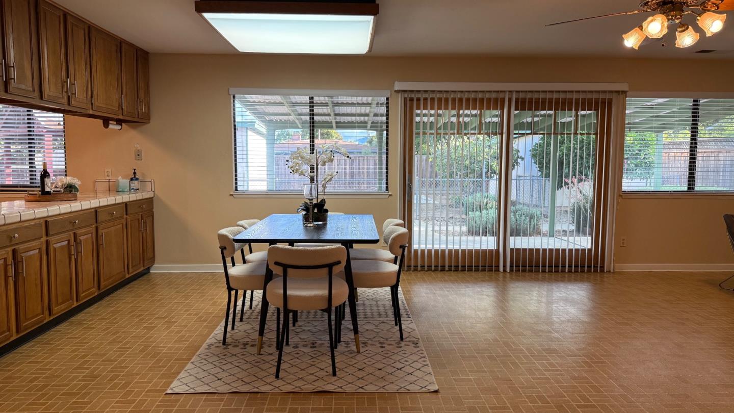 Detail Gallery Image 7 of 22 For 18612 Bucknall Rd, Saratoga,  CA 95070 - 4 Beds | 2 Baths