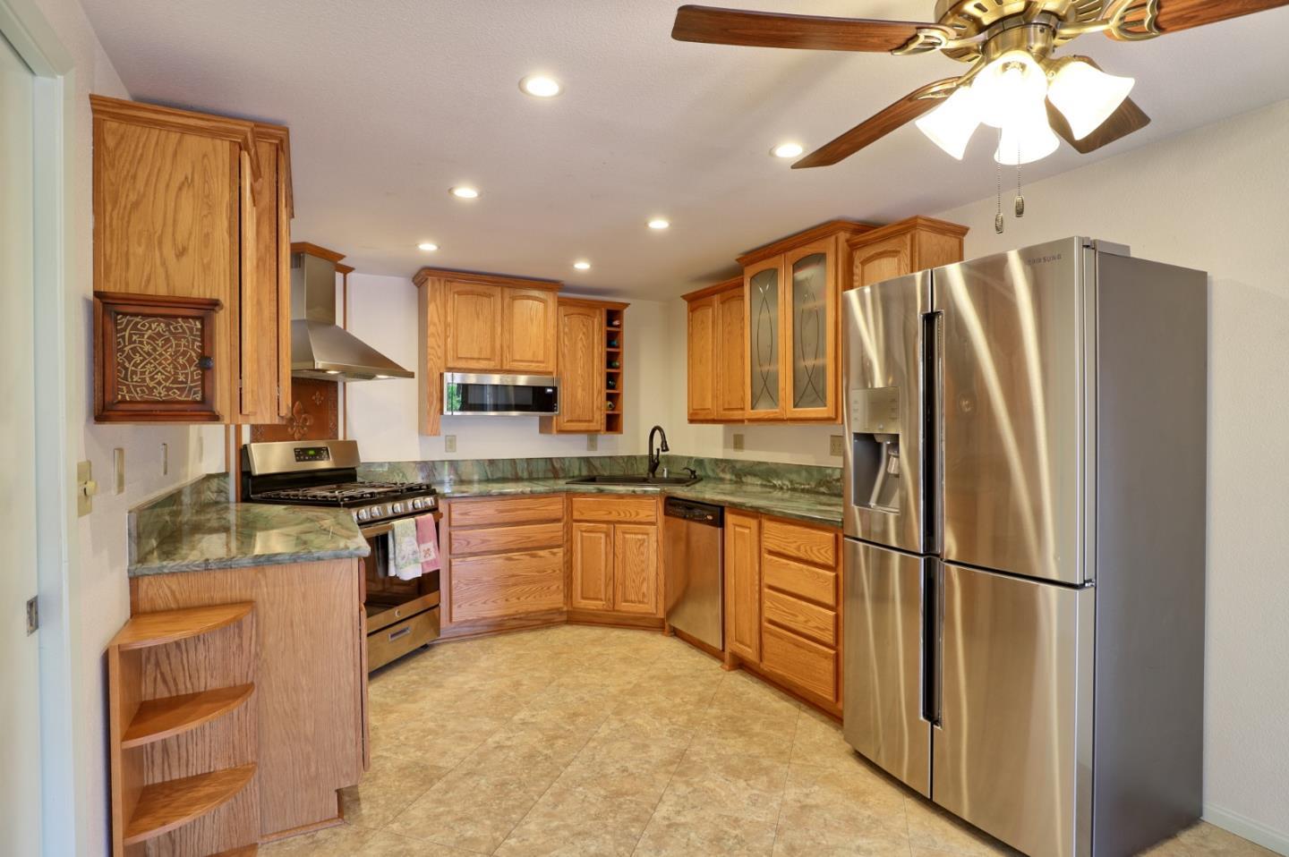 Detail Gallery Image 7 of 40 For 355 Otono Ct, San Jose,  CA 95111 - 3 Beds | 3 Baths