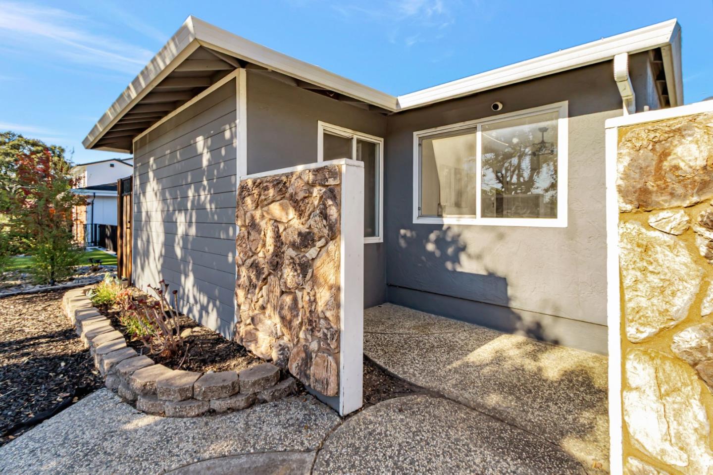 Detail Gallery Image 2 of 17 For 5991 Sorrel Ave, San Jose,  CA 95123 - 5 Beds | 2 Baths