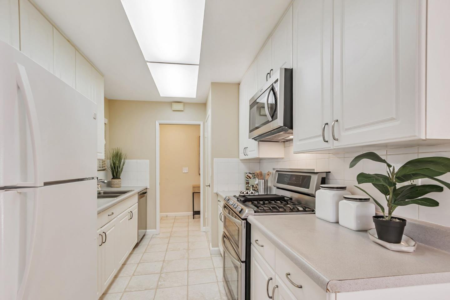 Detail Gallery Image 8 of 23 For 3527 Pine Creek Dr, San Jose,  CA 95132 - 4 Beds | 2 Baths
