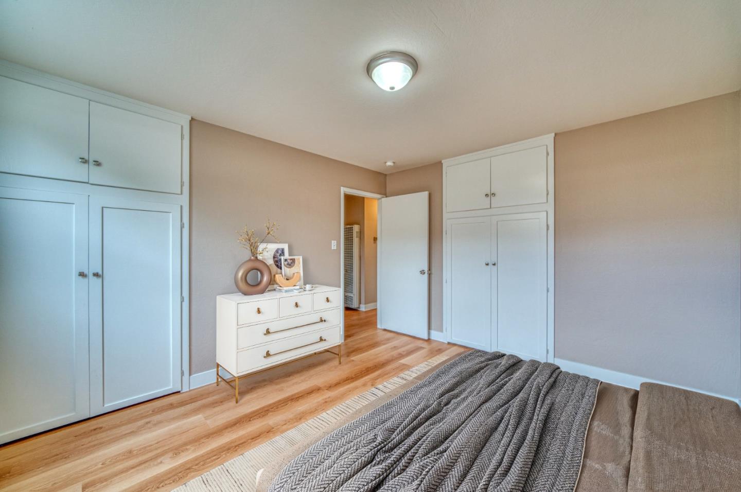 Detail Gallery Image 10 of 34 For 820 Linda Mar Blvd, Pacifica,  CA 94044 - 3 Beds | 1 Baths