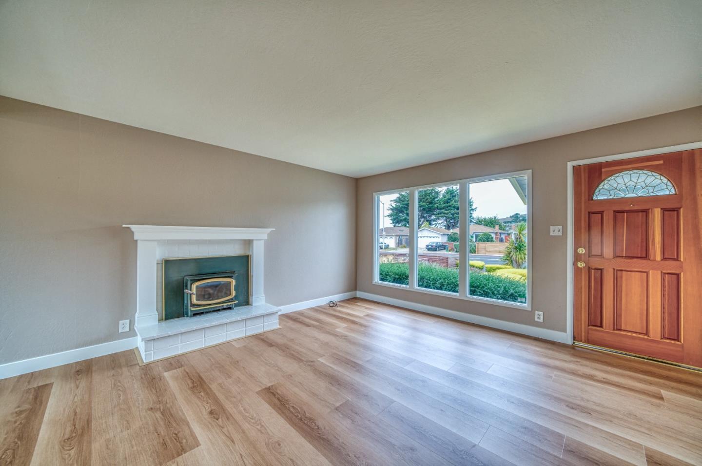 Detail Gallery Image 11 of 34 For 820 Linda Mar Blvd, Pacifica,  CA 94044 - 3 Beds | 1 Baths
