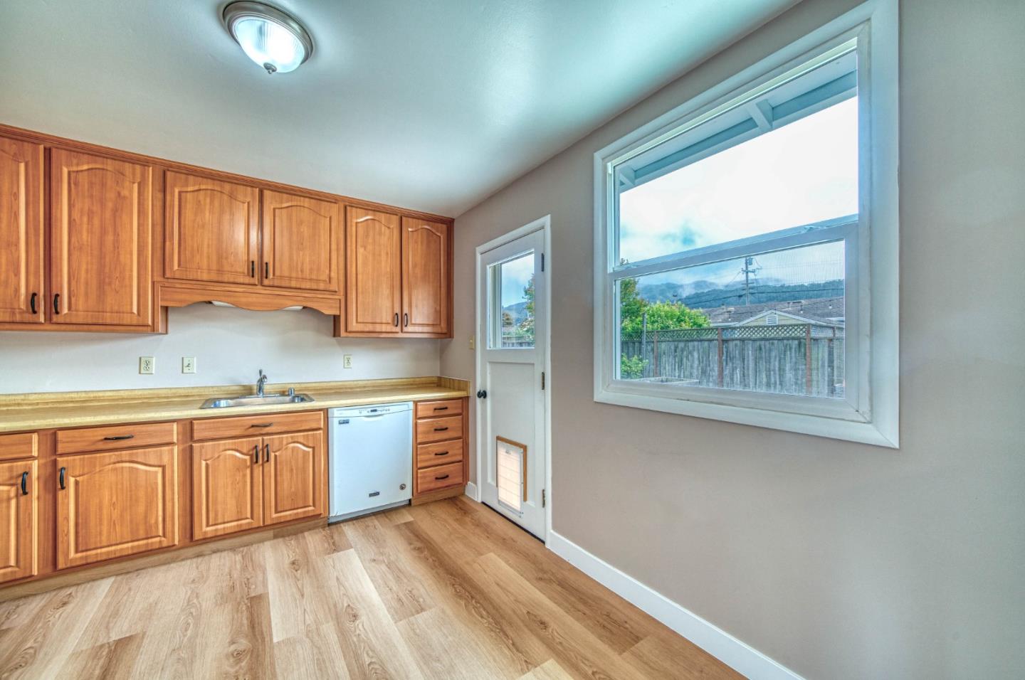 Detail Gallery Image 21 of 34 For 820 Linda Mar Blvd, Pacifica,  CA 94044 - 3 Beds | 1 Baths
