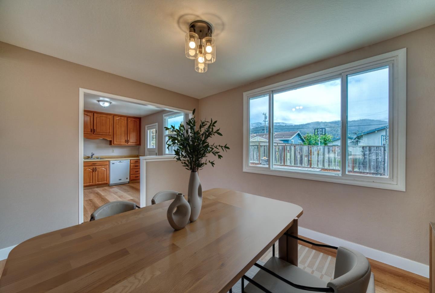 Detail Gallery Image 8 of 34 For 820 Linda Mar Blvd, Pacifica,  CA 94044 - 3 Beds | 1 Baths
