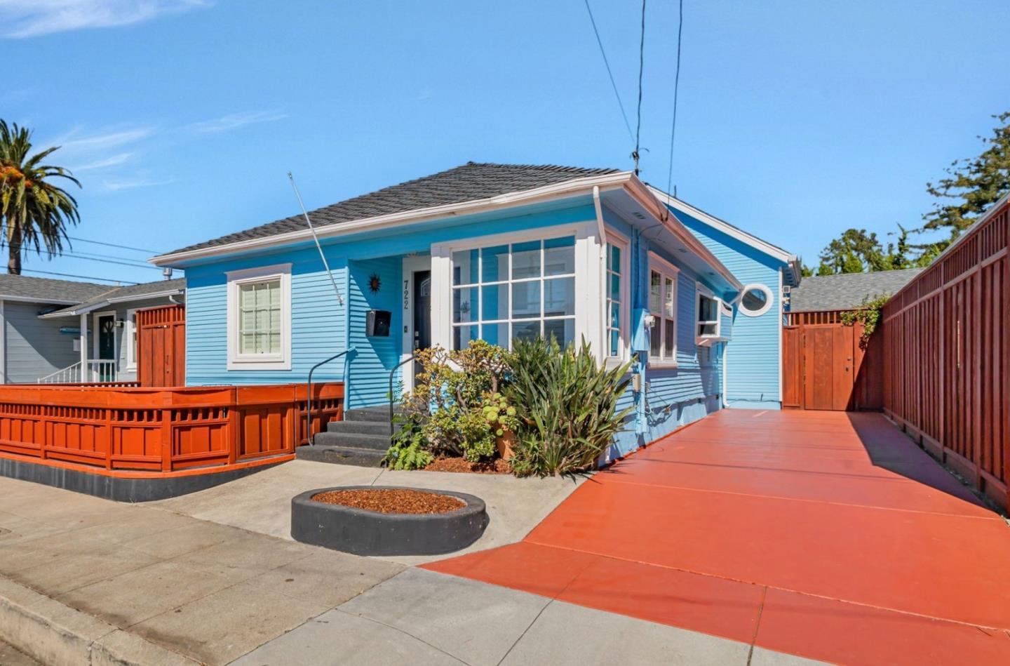 Detail Gallery Image 1 of 38 For 722 Cayuga St, Santa Cruz,  CA 95062 - 3 Beds | 2 Baths