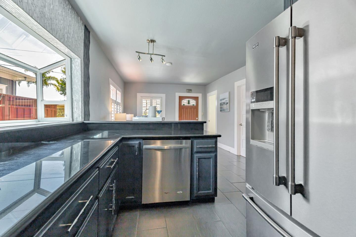 Detail Gallery Image 10 of 38 For 722 Cayuga St, Santa Cruz,  CA 95062 - 3 Beds | 2 Baths