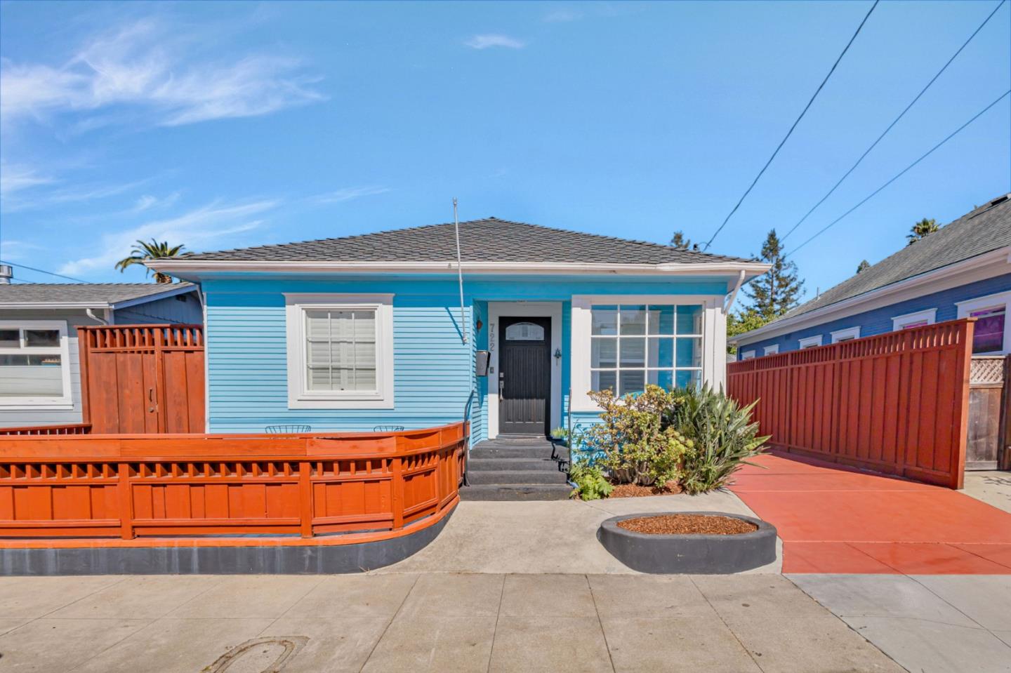 Detail Gallery Image 2 of 38 For 722 Cayuga St, Santa Cruz,  CA 95062 - 3 Beds | 2 Baths