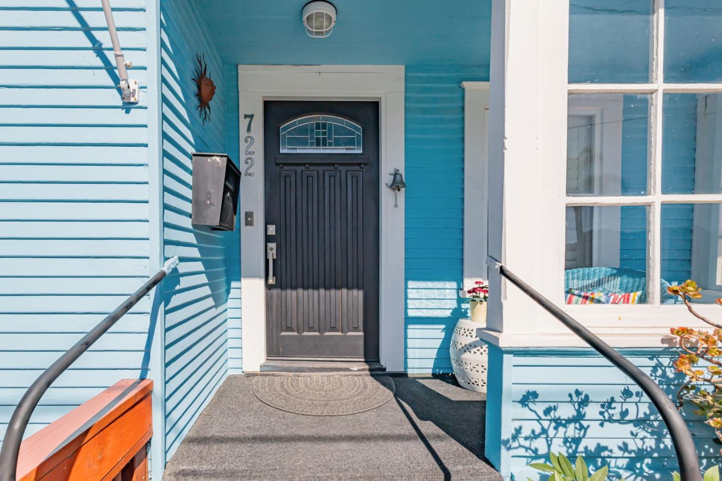 Detail Gallery Image 5 of 38 For 722 Cayuga St, Santa Cruz,  CA 95062 - 3 Beds | 2 Baths