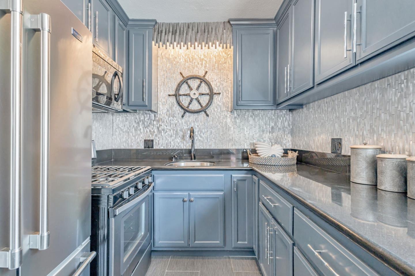 Detail Gallery Image 9 of 38 For 722 Cayuga St, Santa Cruz,  CA 95062 - 3 Beds | 2 Baths