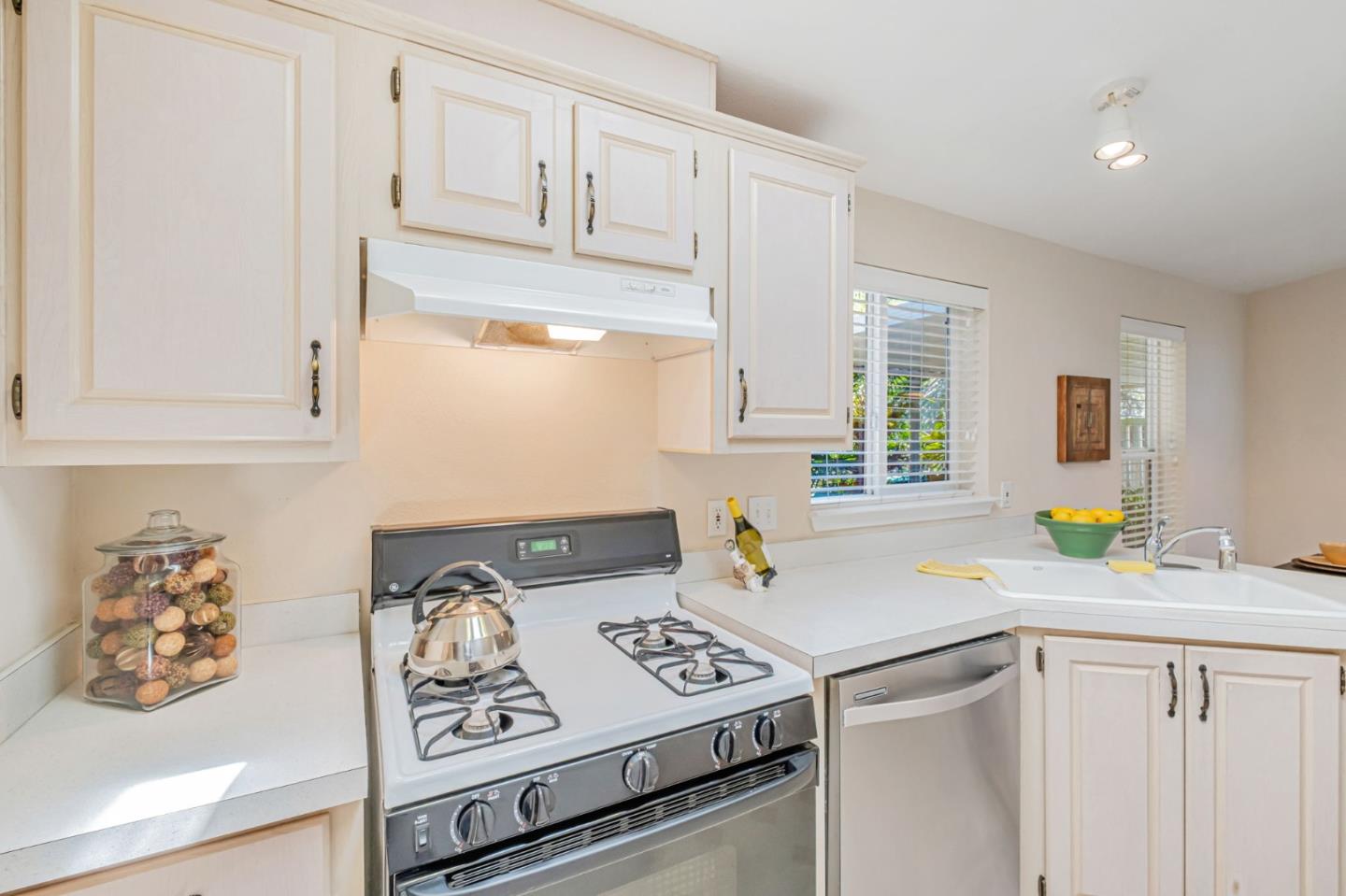 Detail Gallery Image 7 of 29 For 4300 Soquel Dr #102,  Soquel,  CA 95073 - 2 Beds | 2 Baths