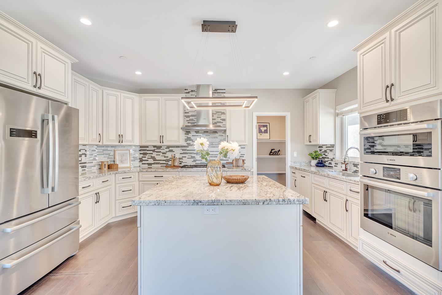 Detail Gallery Image 11 of 41 For 1337 Araujo St, San Jose,  CA 95131 - 4 Beds | 4 Baths