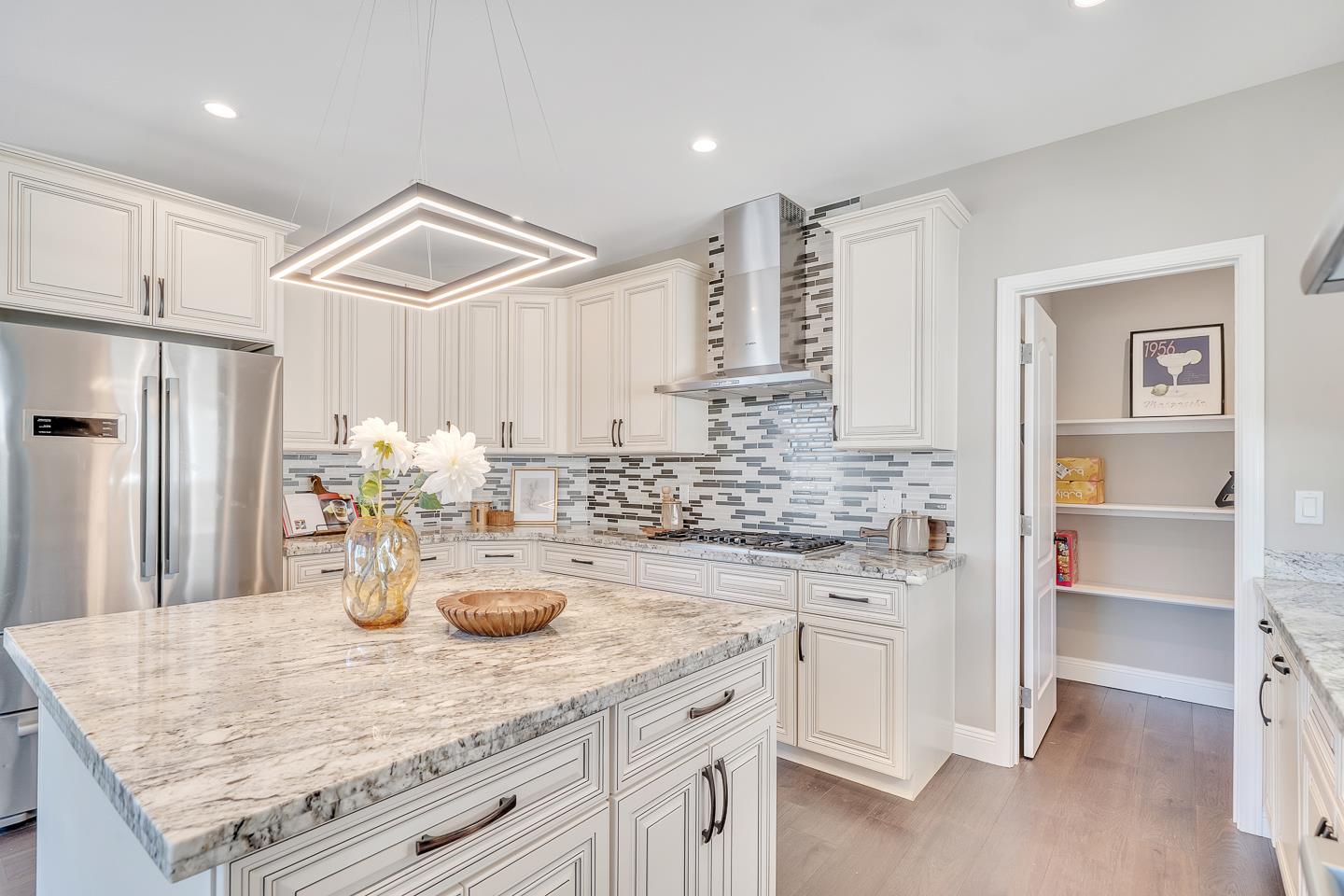 Detail Gallery Image 13 of 41 For 1337 Araujo St, San Jose,  CA 95131 - 4 Beds | 4 Baths