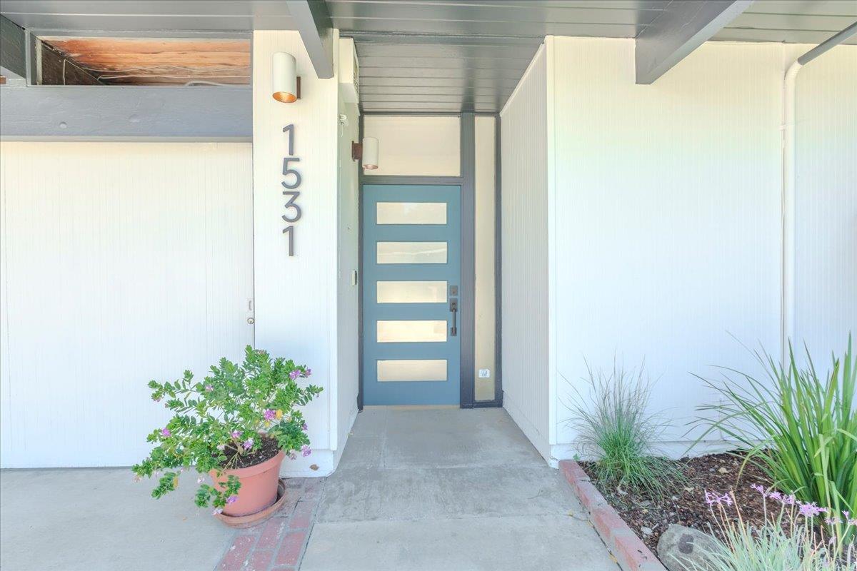 Detail Gallery Image 3 of 38 For 1531 Forge Rd, San Mateo,  CA 94402 - 4 Beds | 2 Baths