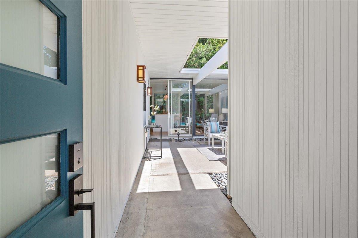 Detail Gallery Image 4 of 38 For 1531 Forge Rd, San Mateo,  CA 94402 - 4 Beds | 2 Baths