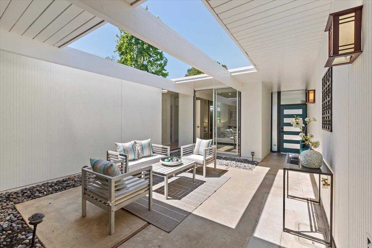 Detail Gallery Image 5 of 38 For 1531 Forge Rd, San Mateo,  CA 94402 - 4 Beds | 2 Baths