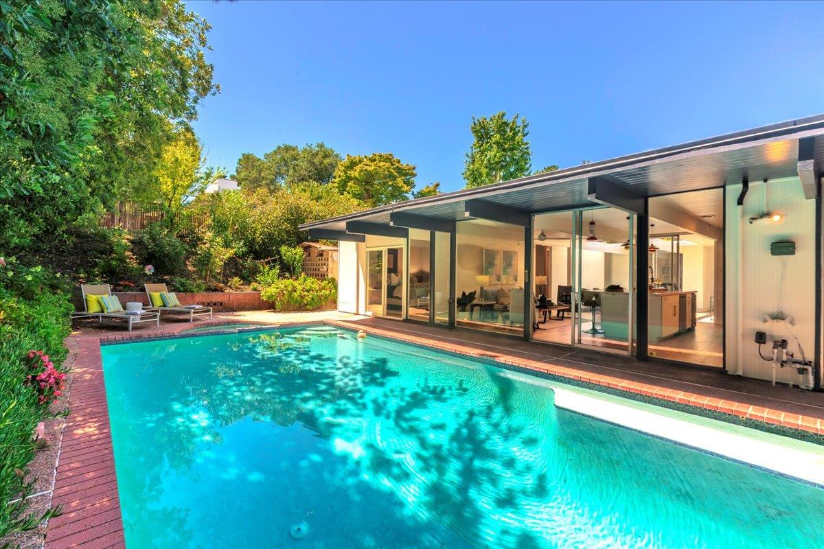 Detail Gallery Image 7 of 38 For 1531 Forge Rd, San Mateo,  CA 94402 - 4 Beds | 2 Baths