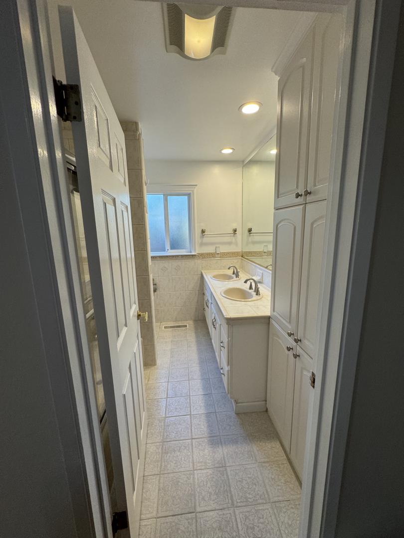 Detail Gallery Image 14 of 17 For 1221 Covington Rd, Los Altos,  CA 94024 - 4 Beds | 2/1 Baths