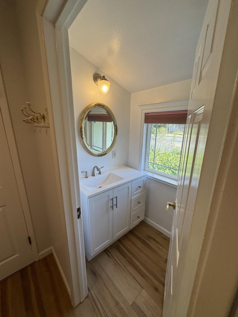 Detail Gallery Image 15 of 17 For 1221 Covington Rd, Los Altos,  CA 94024 - 4 Beds | 2/1 Baths