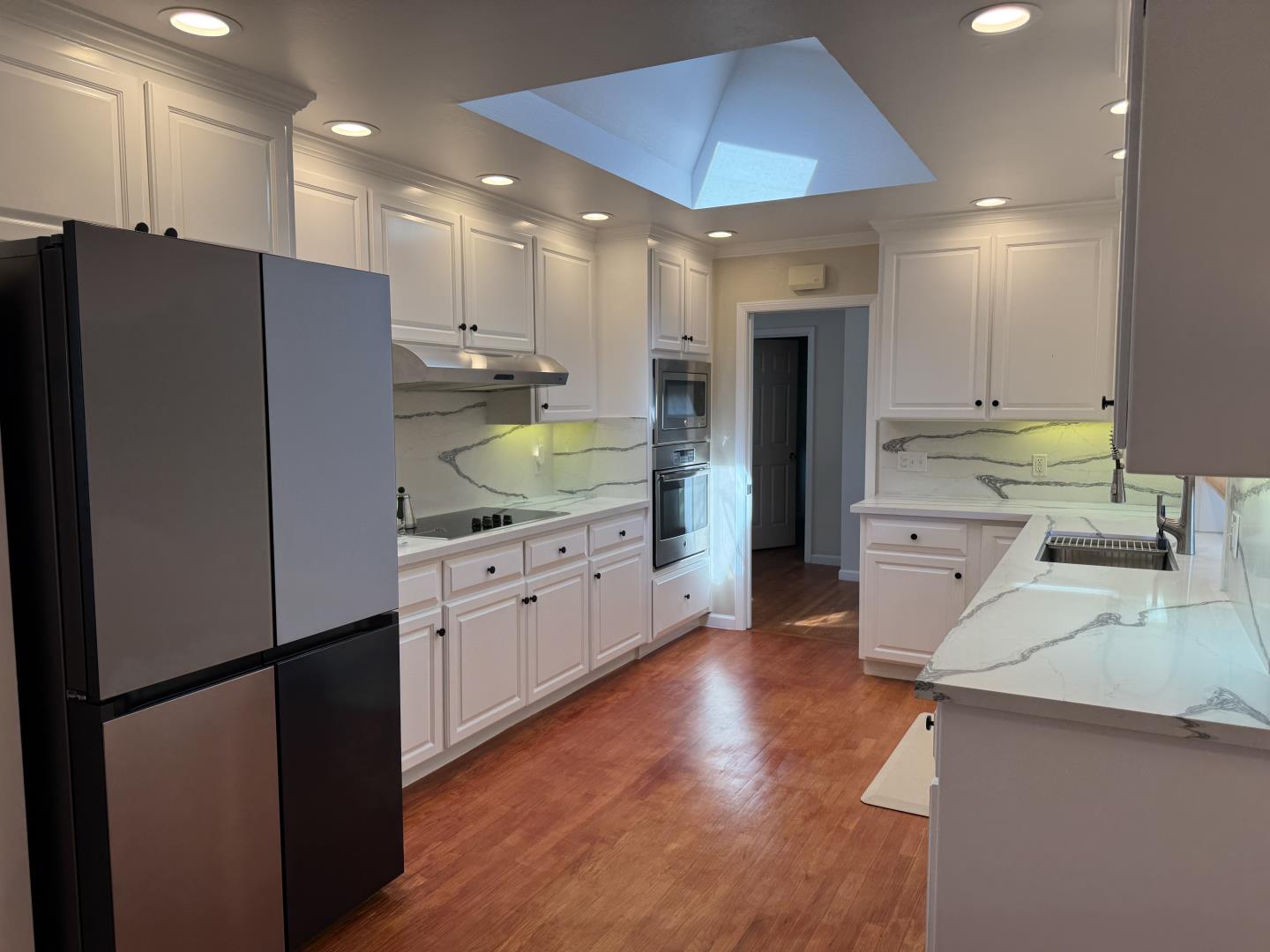 Detail Gallery Image 2 of 17 For 1221 Covington Rd, Los Altos,  CA 94024 - 4 Beds | 2/1 Baths