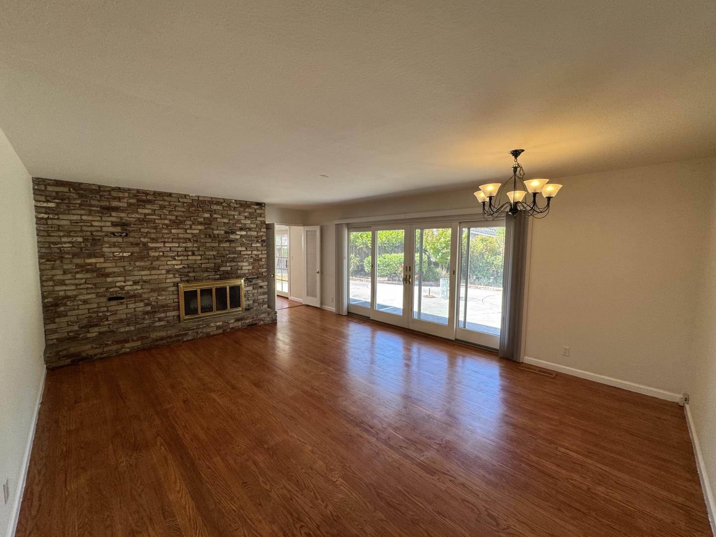 Detail Gallery Image 6 of 17 For 1221 Covington Rd, Los Altos,  CA 94024 - 4 Beds | 2/1 Baths
