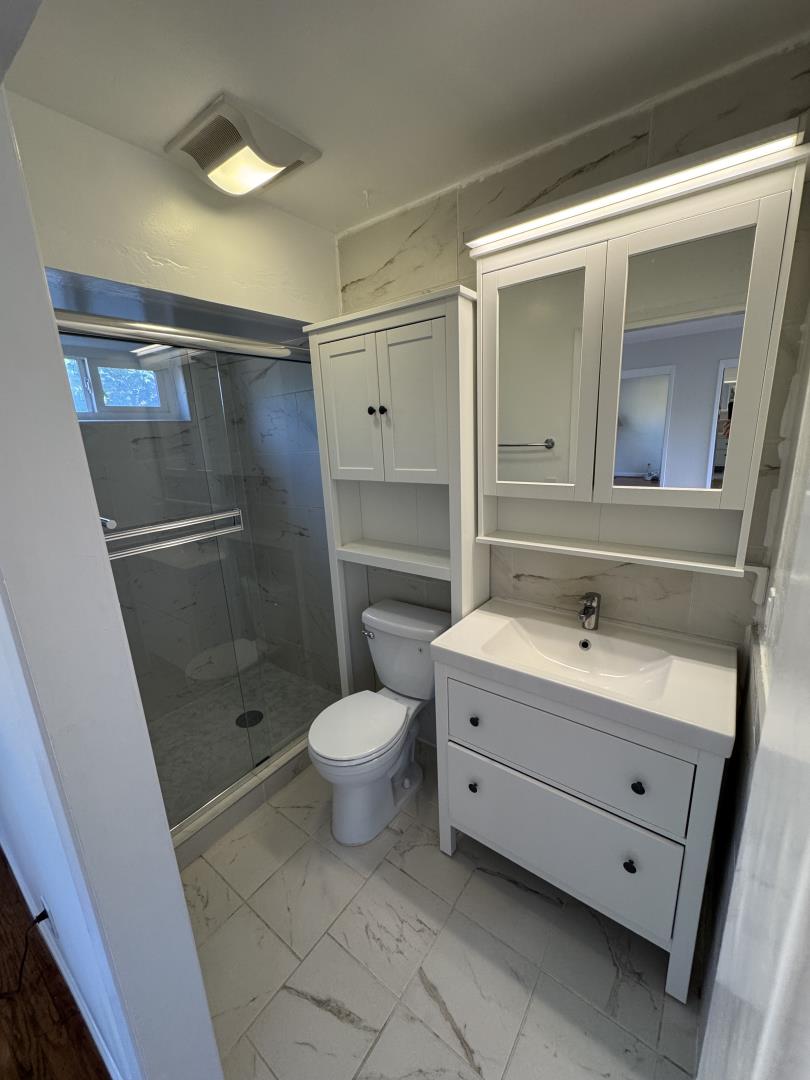 Detail Gallery Image 8 of 17 For 1221 Covington Rd, Los Altos,  CA 94024 - 4 Beds | 2/1 Baths