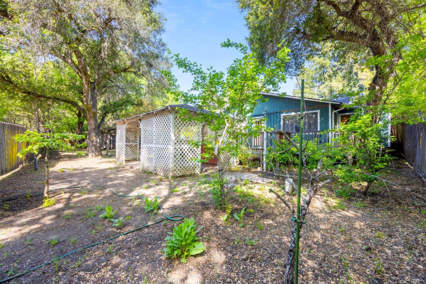 Detail Gallery Image 11 of 22 For 120 Miramontes Rd, Woodside,  CA 94062 - 5 Beds | 4/1 Baths