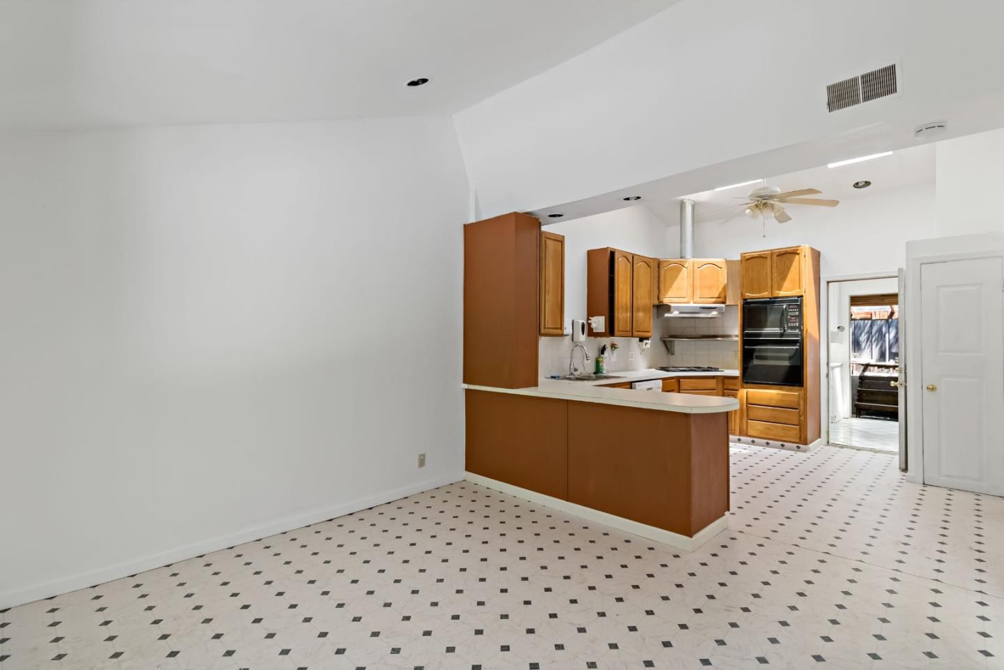 Detail Gallery Image 15 of 22 For 120 Miramontes Rd, Woodside,  CA 94062 - 5 Beds | 4/1 Baths
