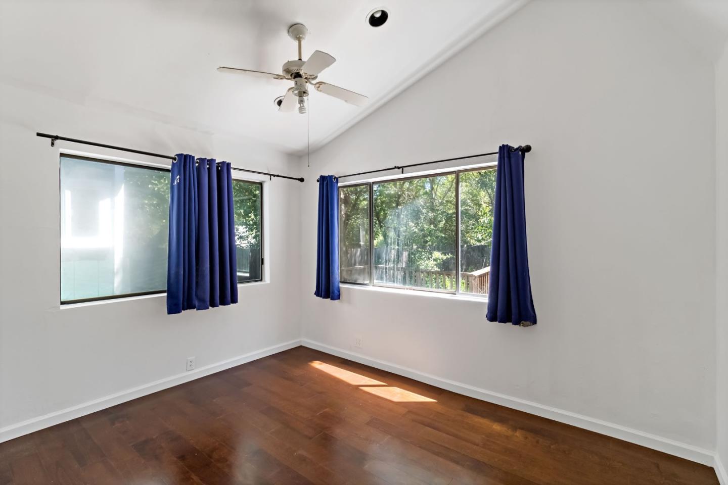 Detail Gallery Image 16 of 22 For 120 Miramontes Rd, Woodside,  CA 94062 - 5 Beds | 4/1 Baths