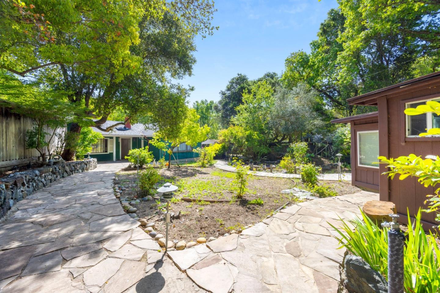 Detail Gallery Image 6 of 22 For 120 Miramontes Rd, Woodside,  CA 94062 - 5 Beds | 4/1 Baths