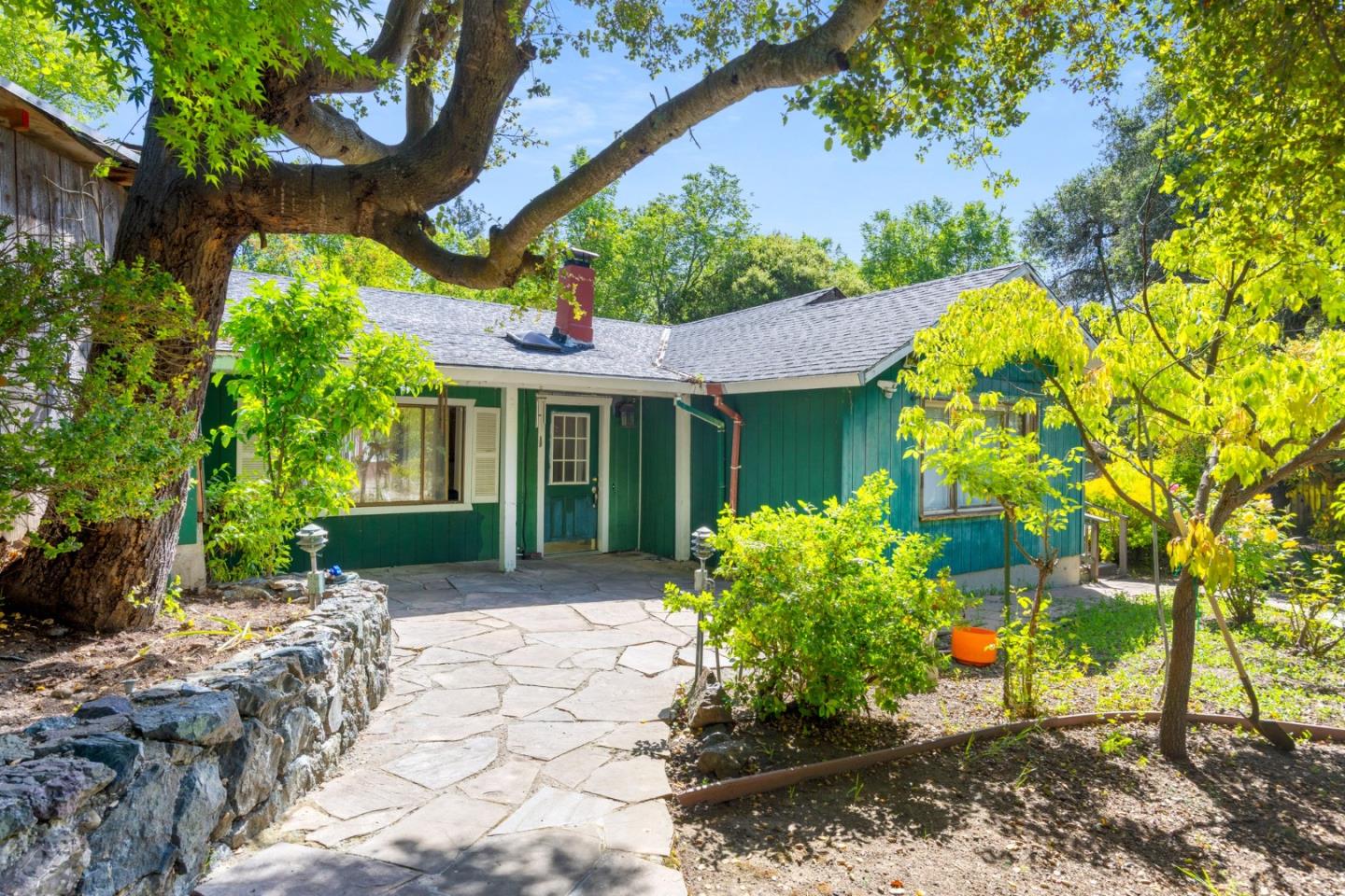 Detail Gallery Image 8 of 22 For 120 Miramontes Rd, Woodside,  CA 94062 - 5 Beds | 4/1 Baths