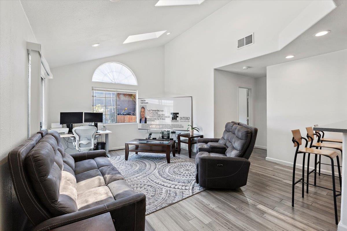 Detail Gallery Image 13 of 31 For 519 Longwood Ct, Hayward,  CA 94541 - 4 Beds | 2 Baths