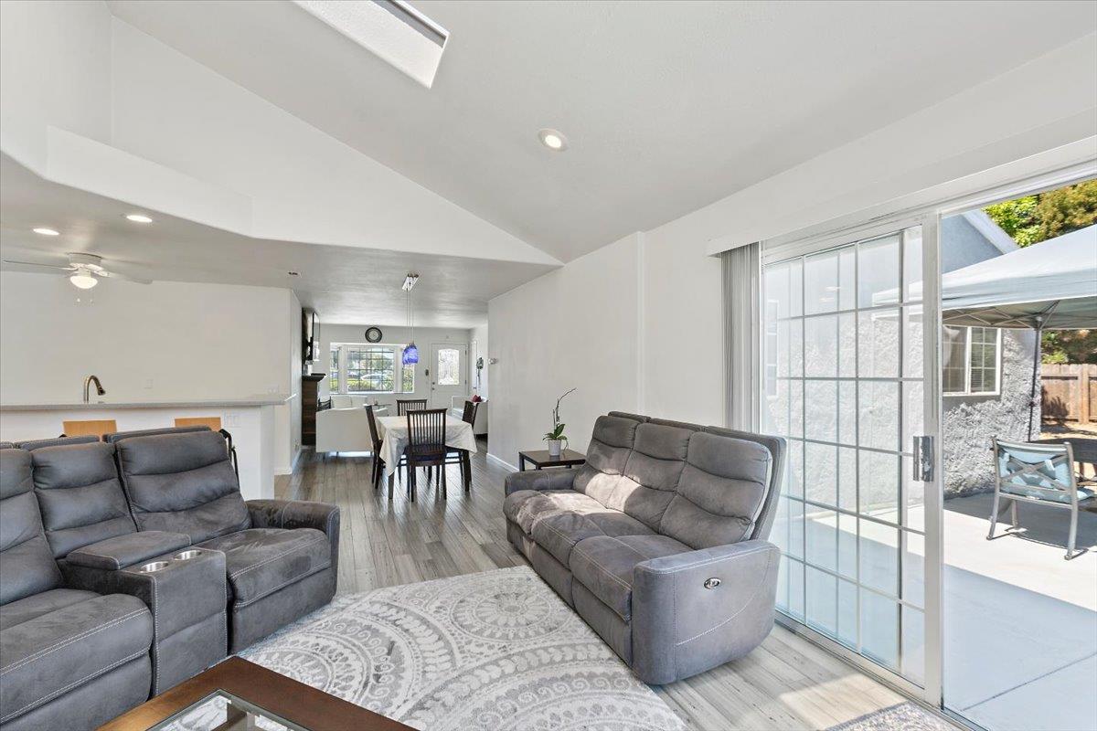 Detail Gallery Image 16 of 31 For 519 Longwood Ct, Hayward,  CA 94541 - 4 Beds | 2 Baths