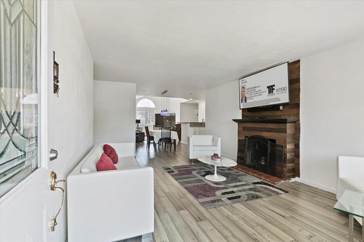 Detail Gallery Image 3 of 31 For 519 Longwood Ct, Hayward,  CA 94541 - 4 Beds | 2 Baths