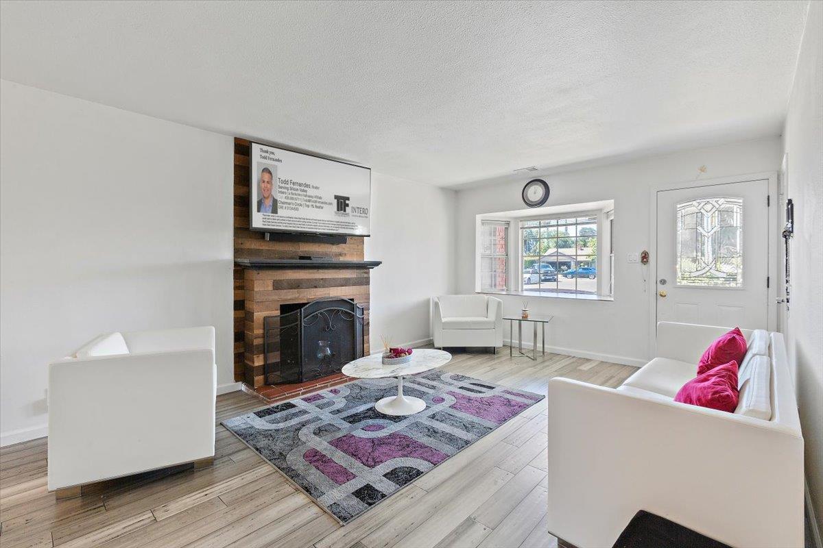 Detail Gallery Image 5 of 31 For 519 Longwood Ct, Hayward,  CA 94541 - 4 Beds | 2 Baths