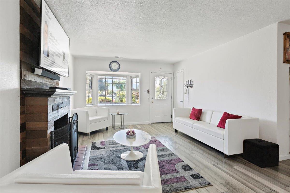 Detail Gallery Image 6 of 31 For 519 Longwood Ct, Hayward,  CA 94541 - 4 Beds | 2 Baths