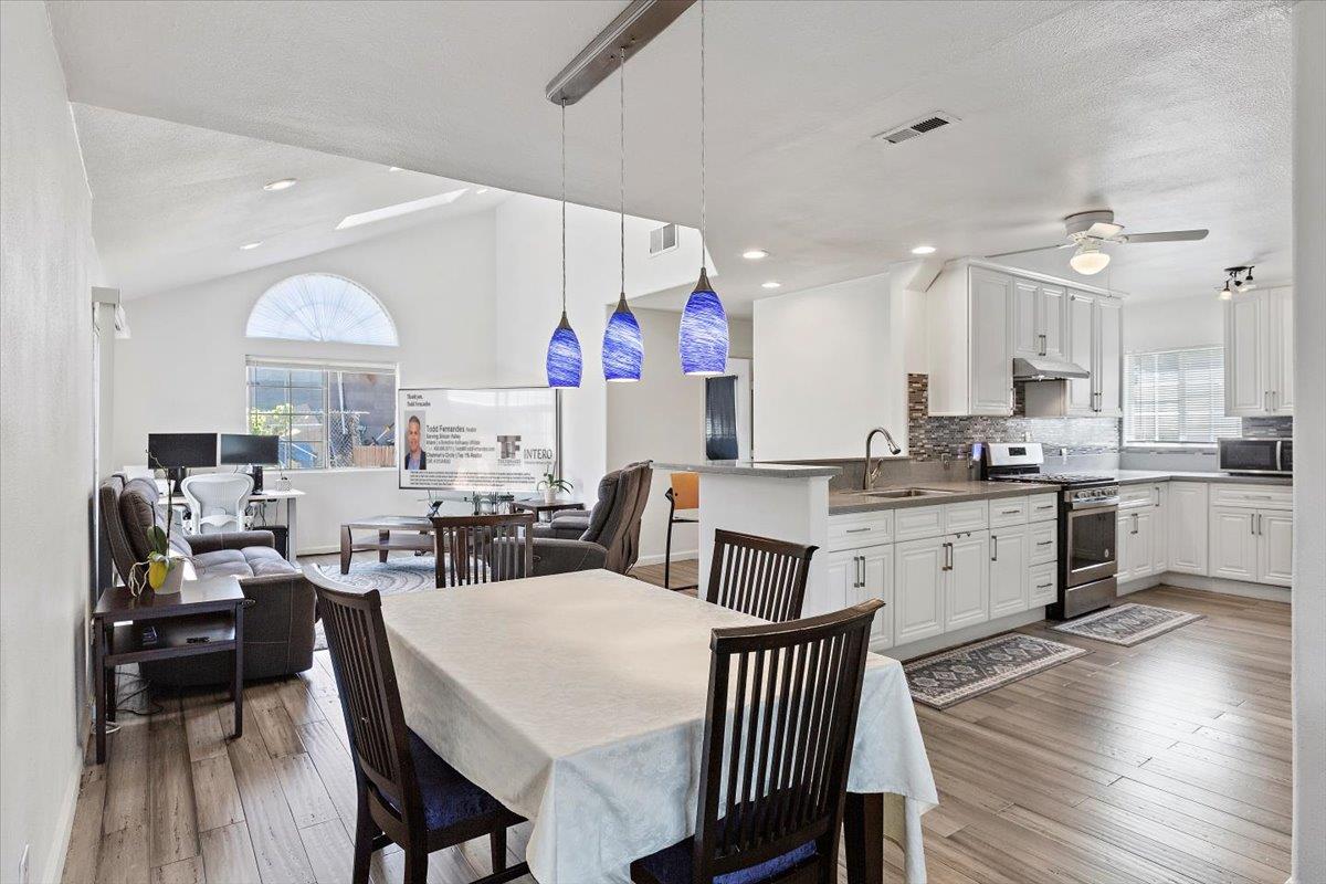 Detail Gallery Image 8 of 31 For 519 Longwood Ct, Hayward,  CA 94541 - 4 Beds | 2 Baths