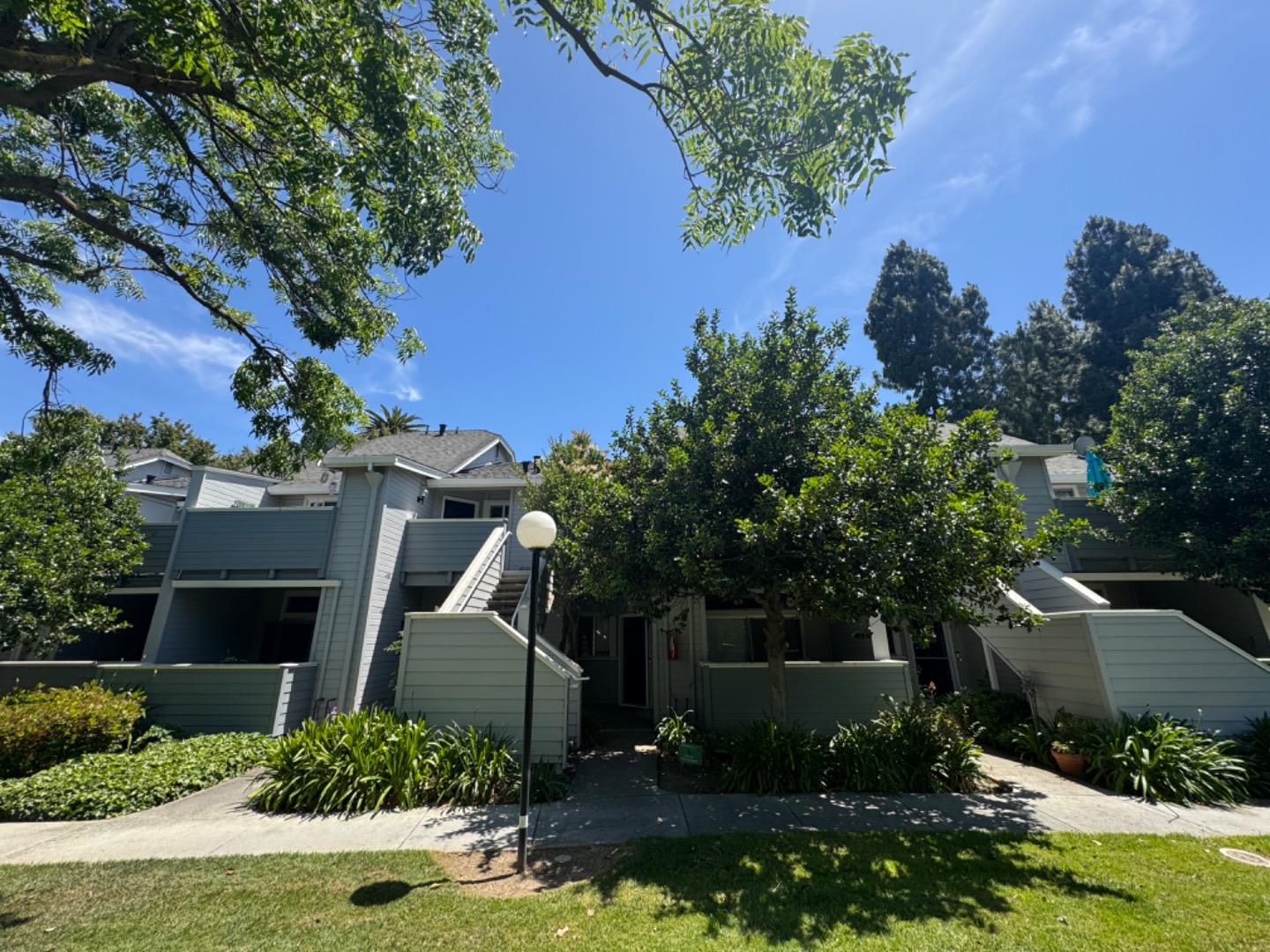 Detail Gallery Image 1 of 1 For 482 Shadowgraph Dr, San Jose,  CA 95110 - 2 Beds | 2 Baths