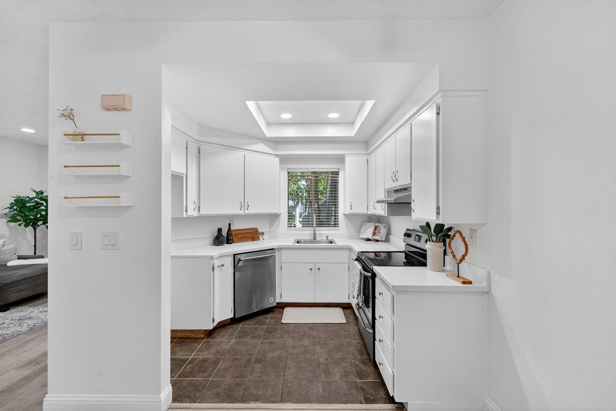 Detail Gallery Image 12 of 25 For 482 Shadowgraph Dr, San Jose,  CA 95110 - 2 Beds | 2 Baths