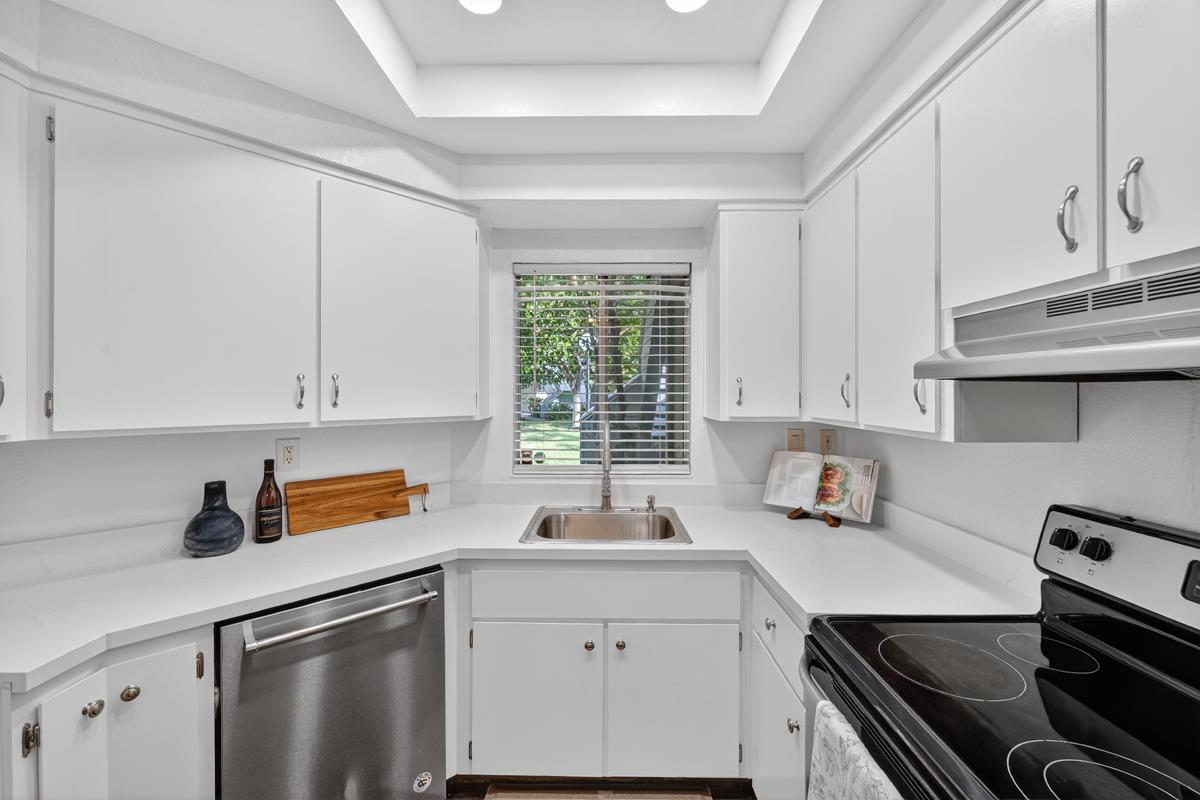 Detail Gallery Image 14 of 25 For 482 Shadowgraph Dr, San Jose,  CA 95110 - 2 Beds | 2 Baths