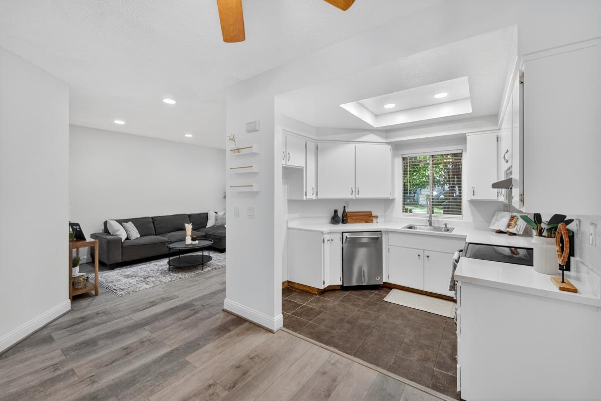 Detail Gallery Image 15 of 25 For 482 Shadowgraph Dr, San Jose,  CA 95110 - 2 Beds | 2 Baths