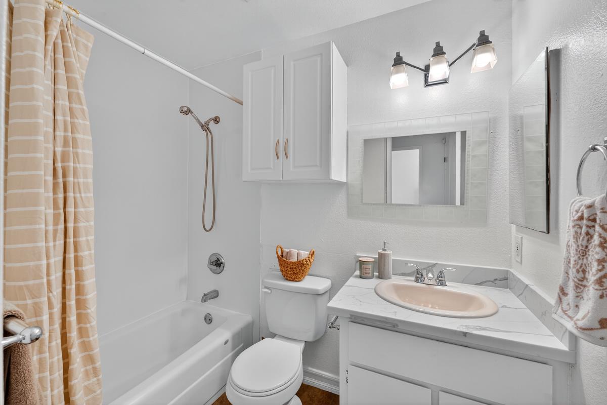 Detail Gallery Image 19 of 25 For 482 Shadowgraph Dr, San Jose,  CA 95110 - 2 Beds | 2 Baths