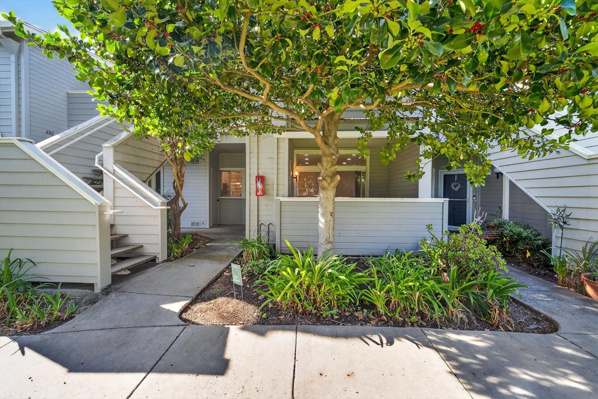 Detail Gallery Image 2 of 25 For 482 Shadowgraph Dr, San Jose,  CA 95110 - 2 Beds | 2 Baths