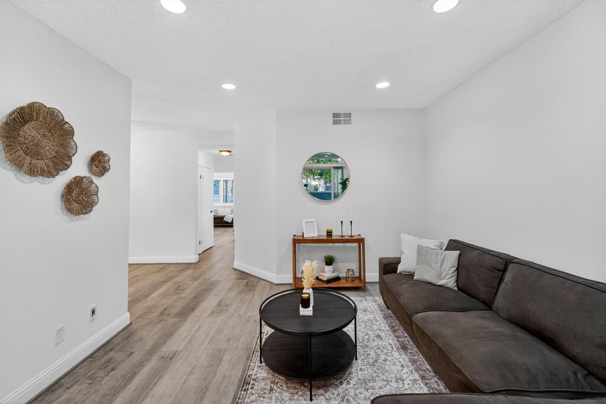 Detail Gallery Image 5 of 25 For 482 Shadowgraph Dr, San Jose,  CA 95110 - 2 Beds | 2 Baths