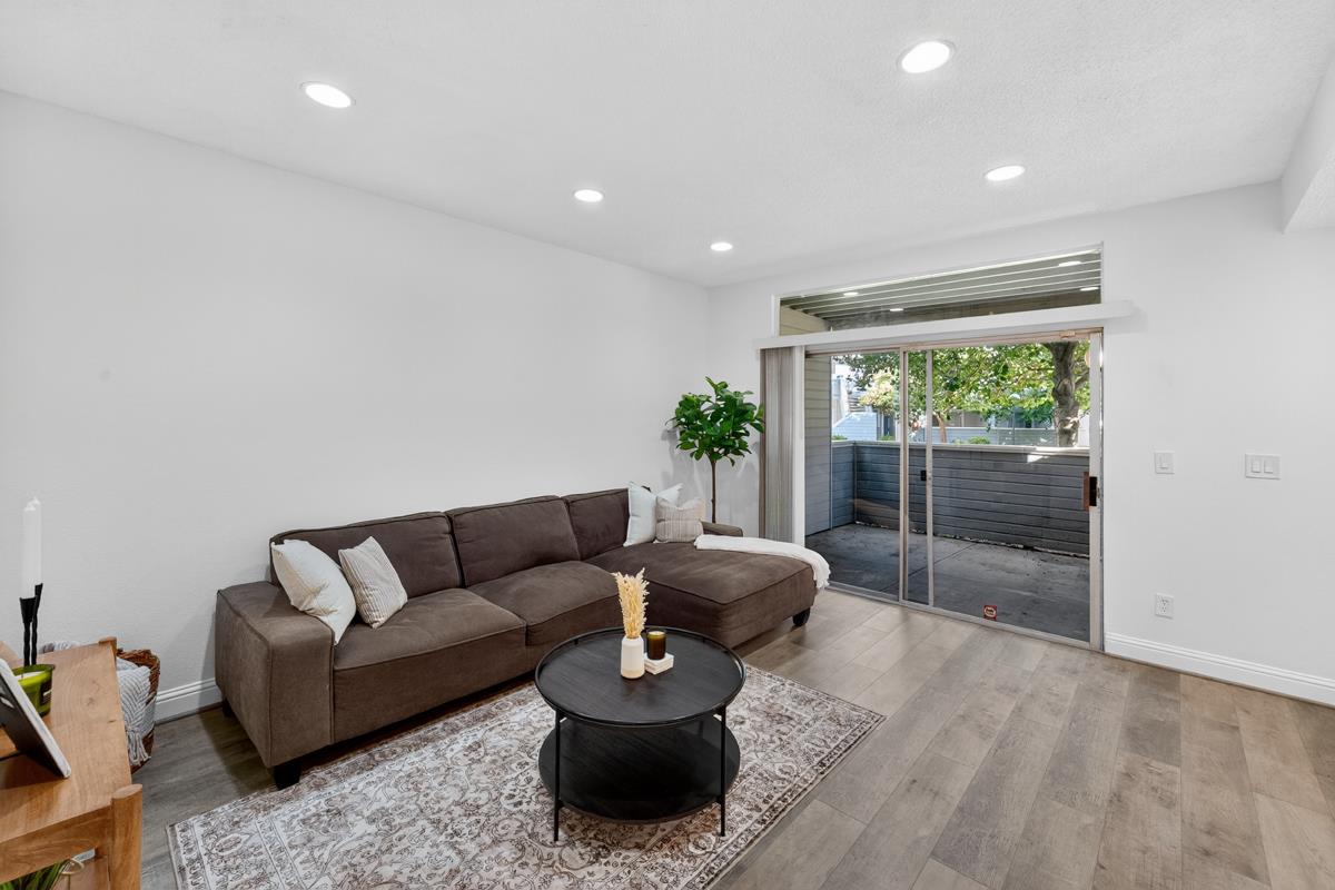 Detail Gallery Image 6 of 25 For 482 Shadowgraph Dr, San Jose,  CA 95110 - 2 Beds | 2 Baths